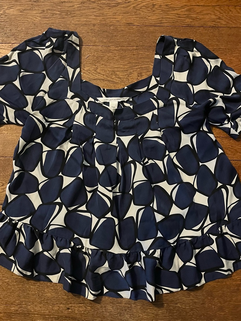 Diane Von Furstenberg Navy and White Geometric Peplum Top 100% silk